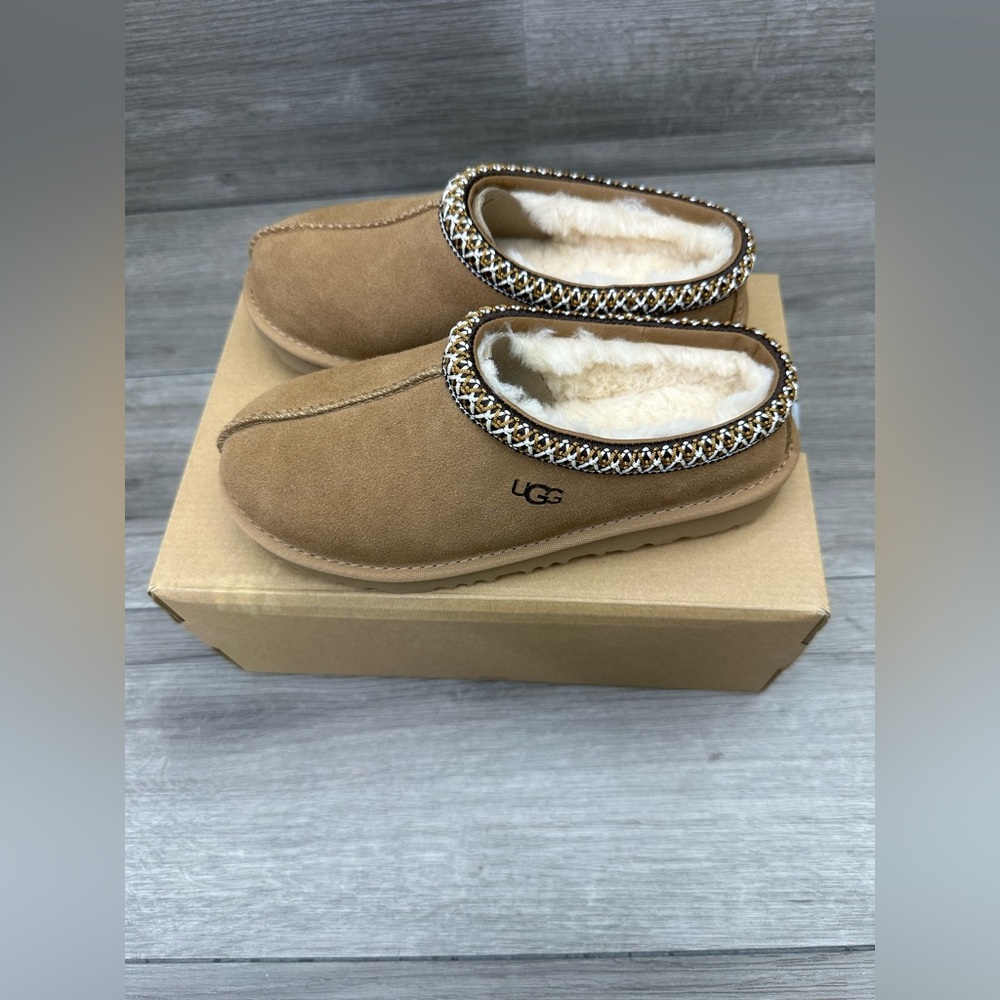 UGG Kids Tasman II Slippers – Chestnut Suede Sheepskin Slip-On - Picture 4 of 5